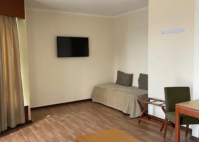 Flag Madeira - מלון 3*