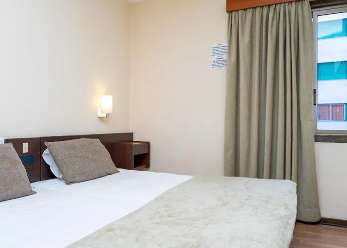 Flag Madeira - מלון