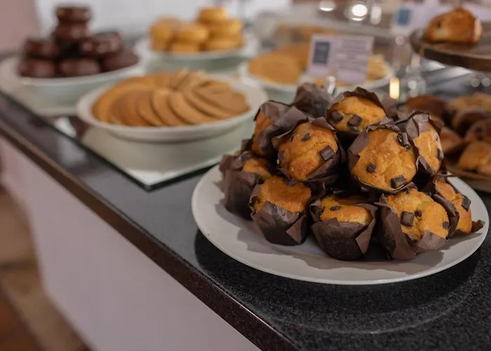 Flag Madeira - מלון 3*