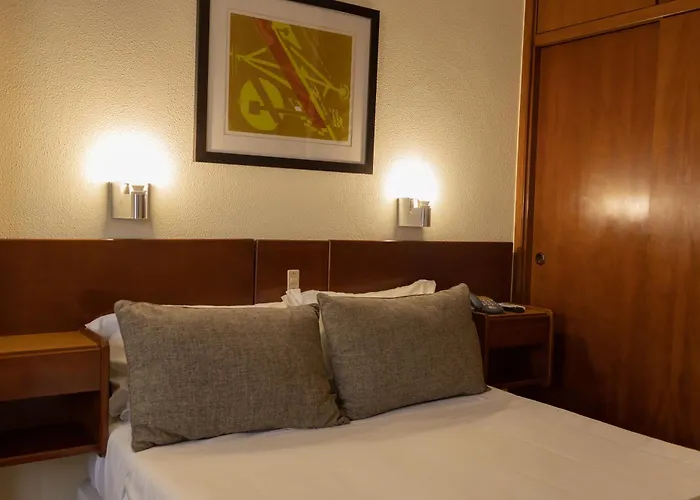 Flag Madeira - מלון